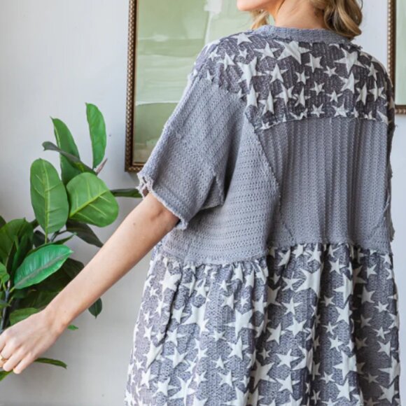 OHSTB Oli and Hali STAR JACQUARD CONTRAST FLARE HEM SHORT SLEEVE TOP - Picture 4 of 4